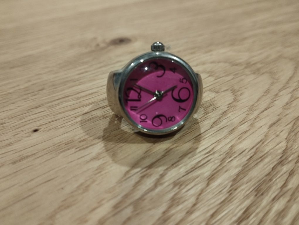 Anel relógio cor-de-rosa