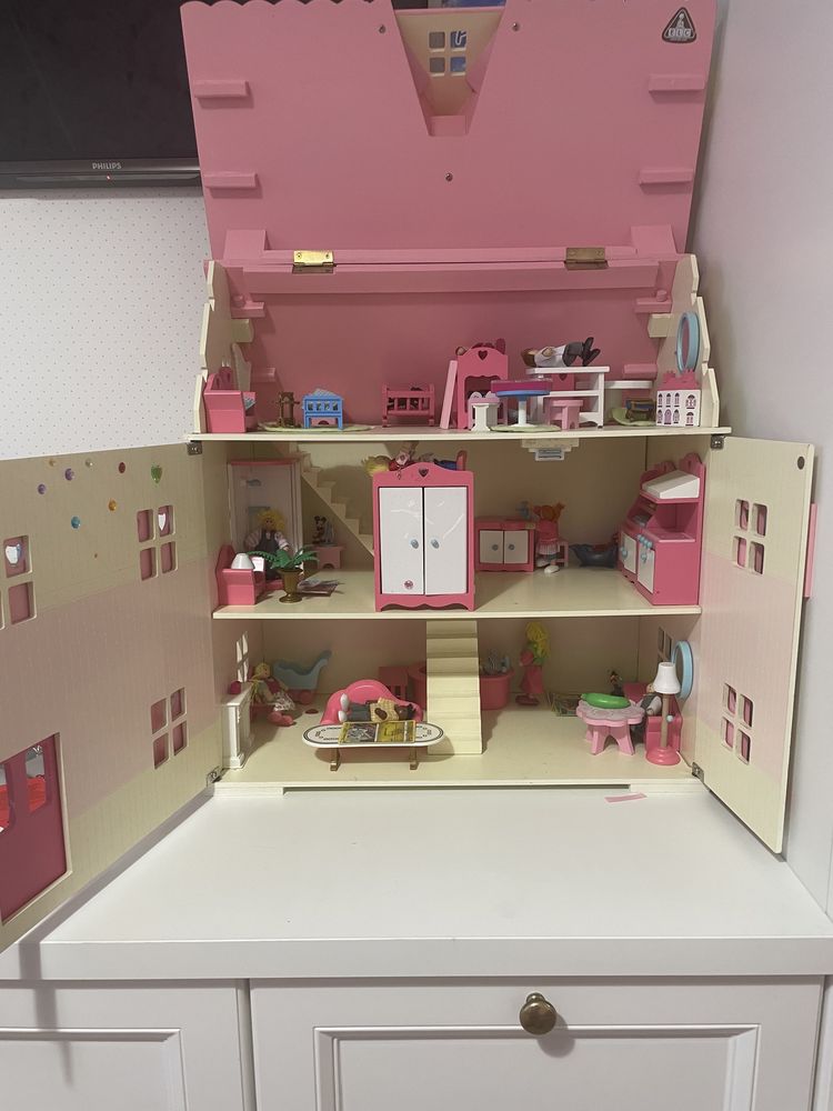 Детский дом с игрушками