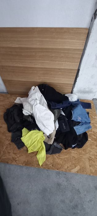 lote de 102 peças de roupa