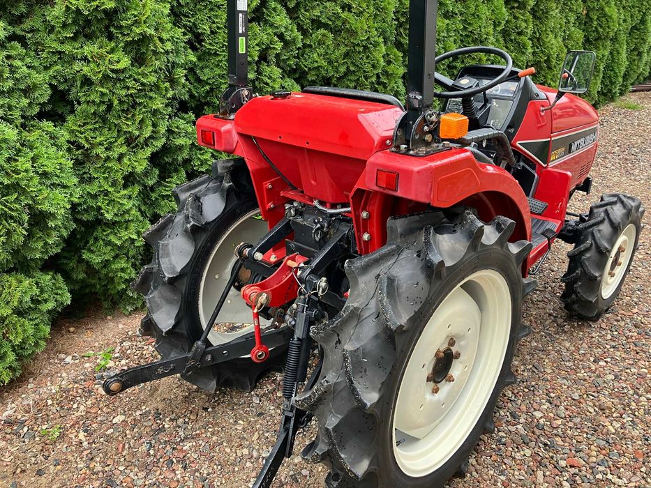Japoński Traktor Mitsubishi MT205 Ciągnik Sadowniczy Ogrodniczy