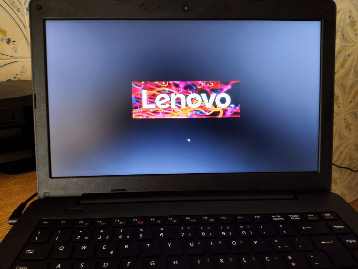 Portátil LENOVO .