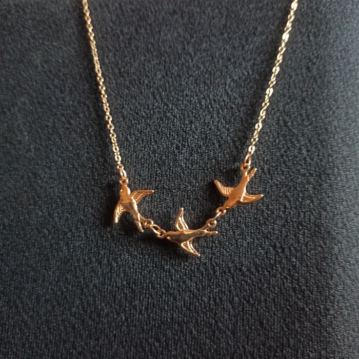 Naszyjnik "Jaskółki" w złotym kolorze