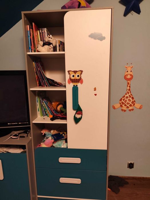 Zestaw mebli dziecięcych bardzo dobry stan. Komoda biurko szafa