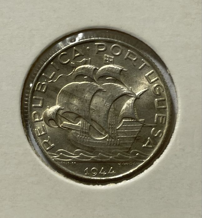 Moeda de 2$50 datada de 1944 soberba