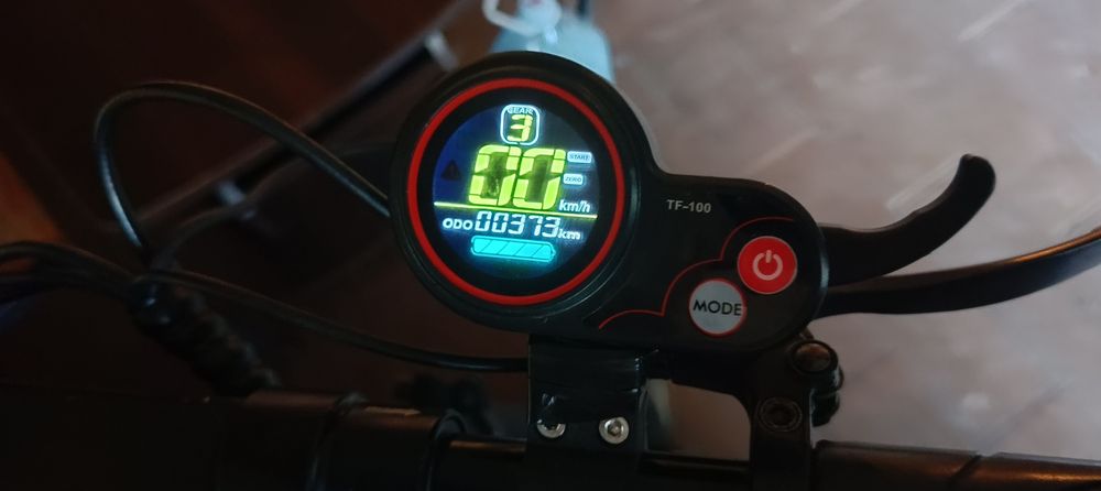 Електросамокат в гарному стані