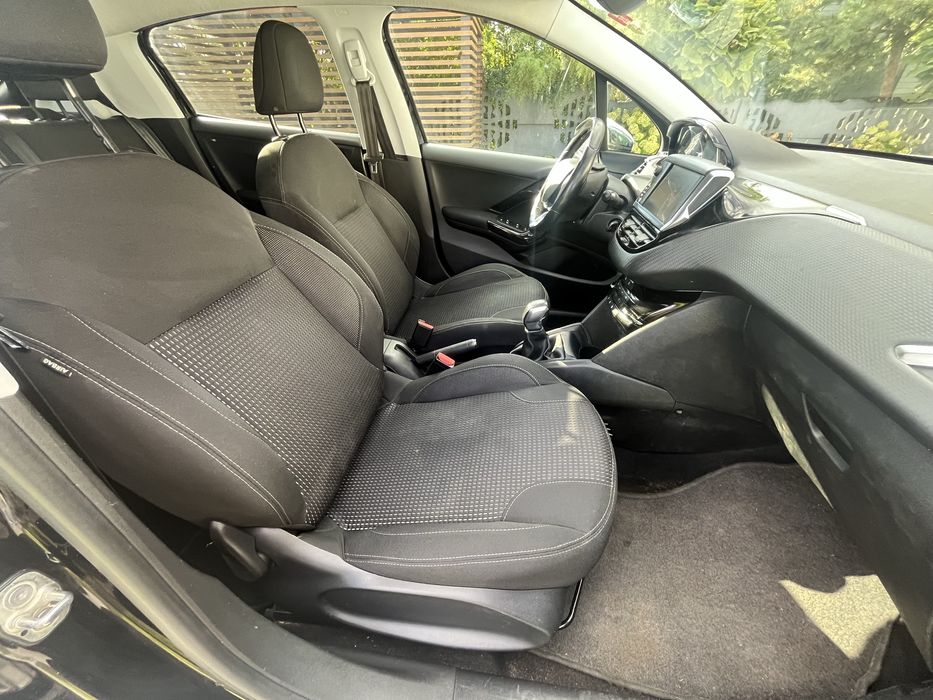Peugeot 208 lift 18r 1.2 allrue chrom parki tablet elektryka