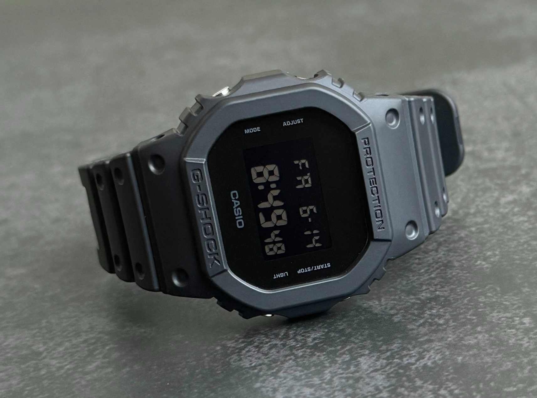 Годинник Casio G-Shock DW-5600UBB-1 новий оригінал dw-5600bb