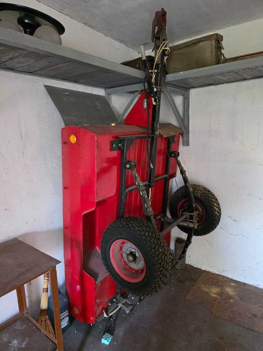 OS4 Продам жб гараж Сергеевская 27 метро Киевская В подарок прицеп Лев