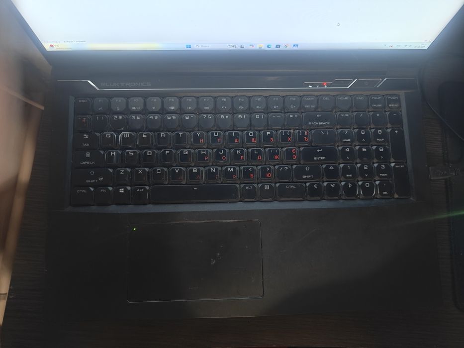 Продам игровой ноутбук Eluktronics MECH-17
