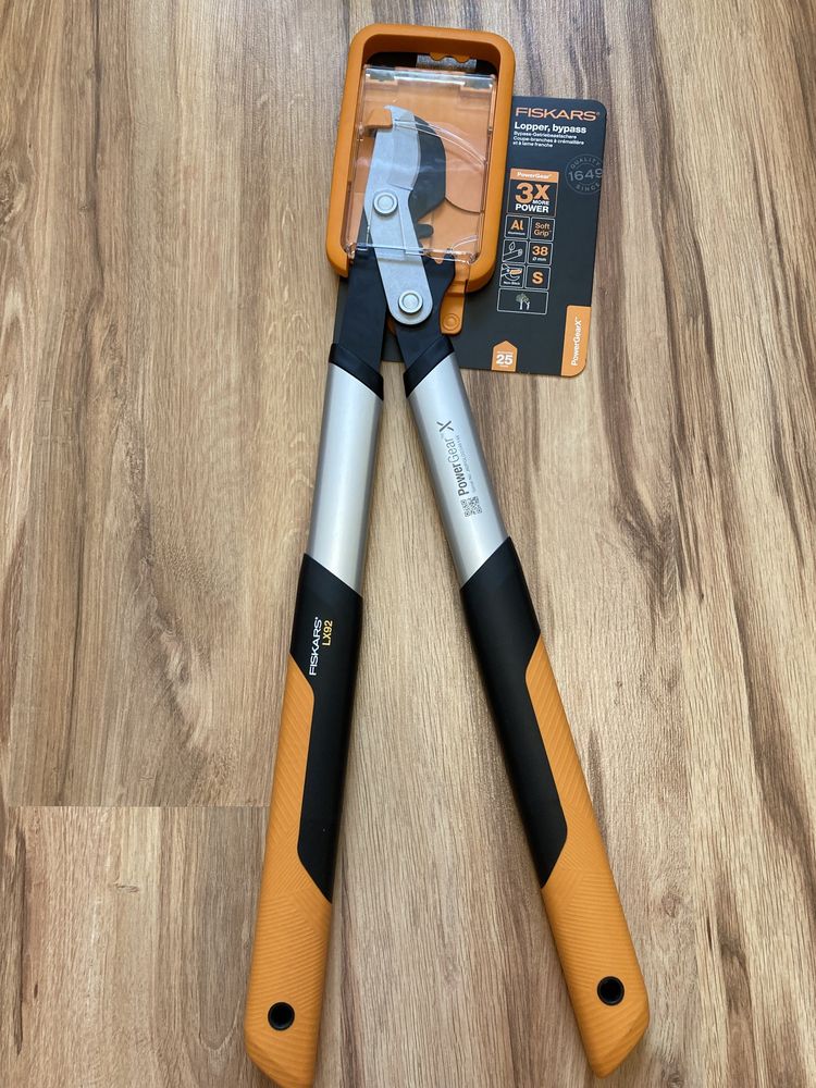 Сучкоріз Fiskars PowerGearX LX92