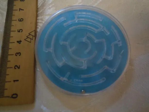 Развивающие игрушки детские Часы и лабиринт с шариками из метала.