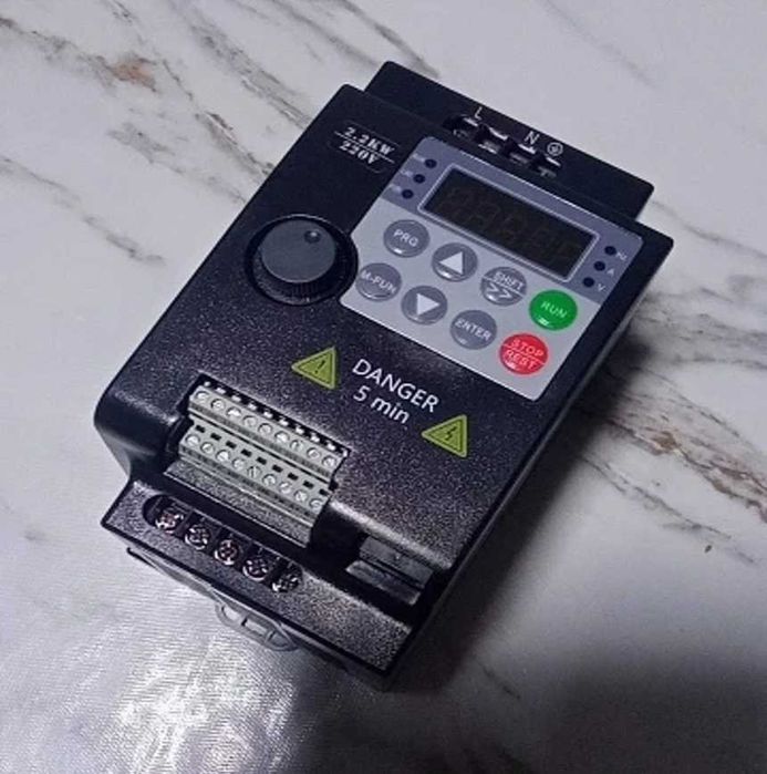 Перетворювач напруги частотний драйвер двигуна VFD на 2.2 кВт