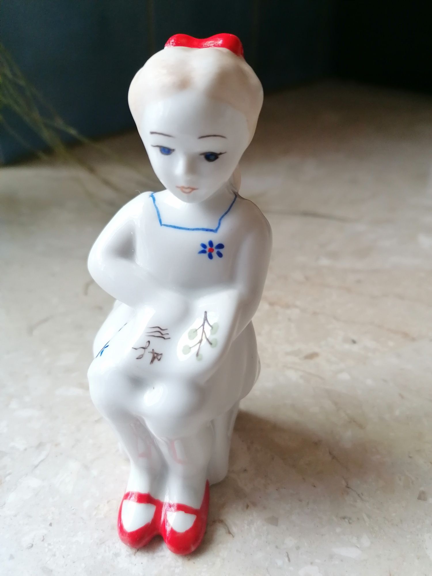 Porcelanowa figurka vintage