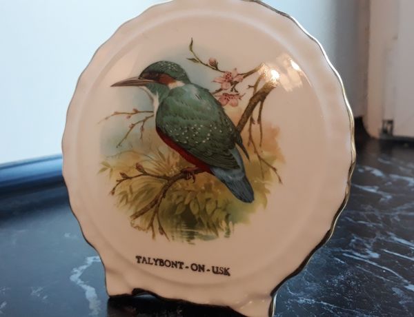 Antyki porcelanowe  naczynie z ptakiem