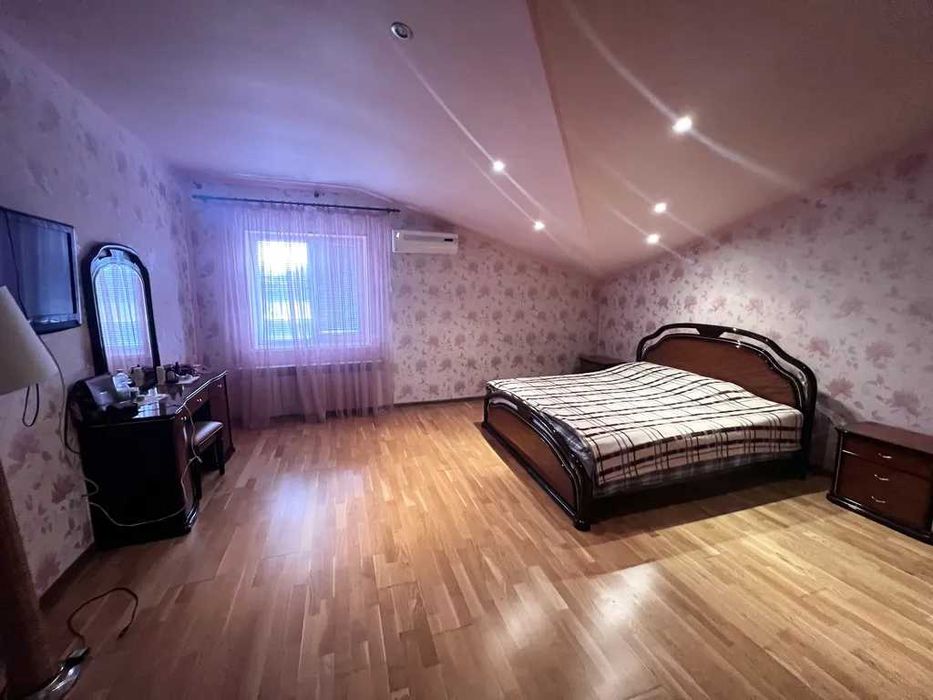 Продам 2 этажный дом в Березановке на левом берегу