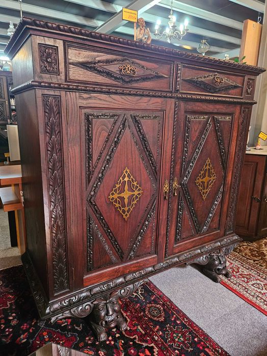 Móvel muito antigo em madeira maciça trabalhada - óptimo est