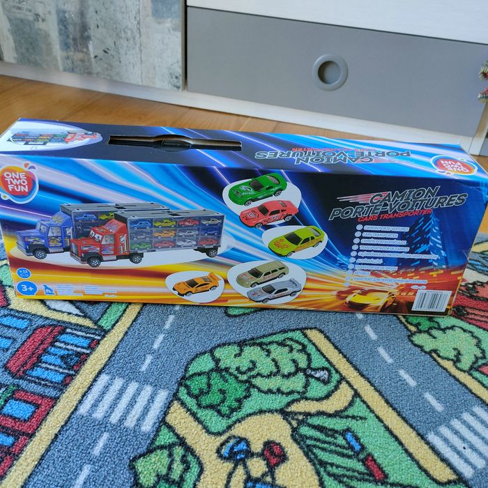 Camião transporte carros