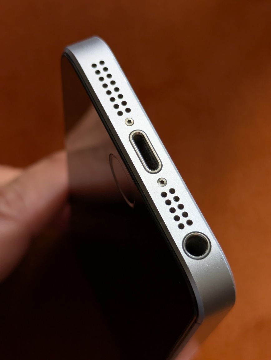 iPhone SE 2016 stan bardzo dobry