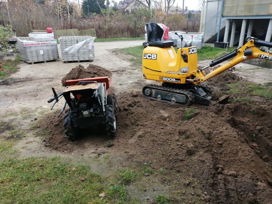Układanie kostki brukowej Mini koparka