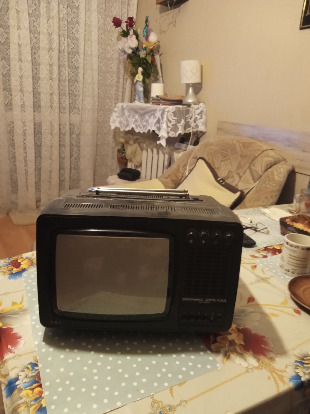 Stary telewizor sprawny