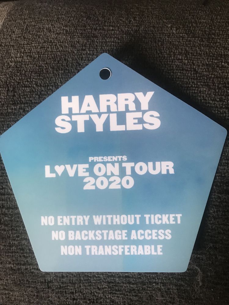 harry styles love on tour unikatowa plakietka vip merch one direction
