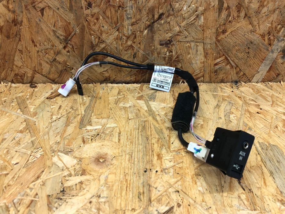 WIĄZKA GNIAZDO WEJŚCIE ZŁĄCZE AUX USB BMW E60 E61 E70 E91 E92 E93 9129651