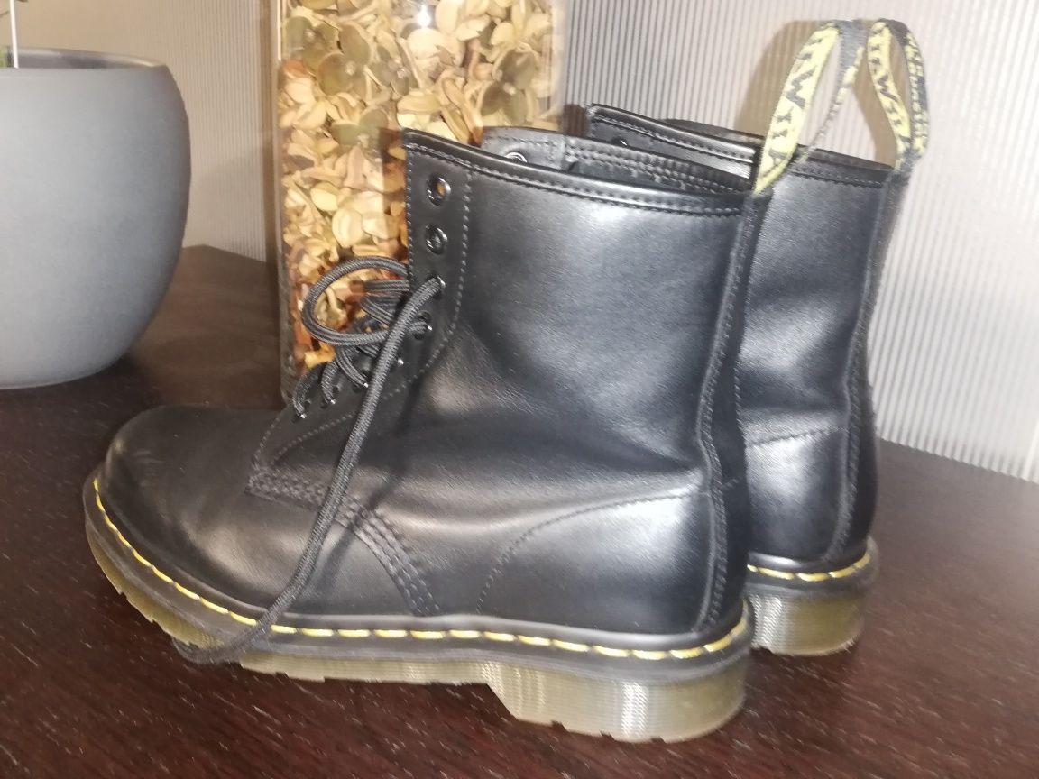 Bota Dr. Martens, modelo 1460.