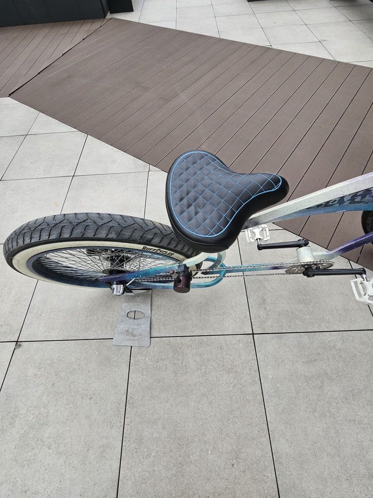 Robiony na zamowienie Kahaki bikes. Dla osoby dorosłej.
