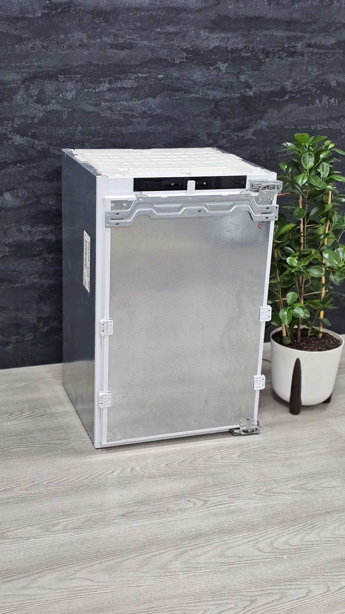 Холодильник вбудований однокамерний K 7113 D хороший стан Гарантія!