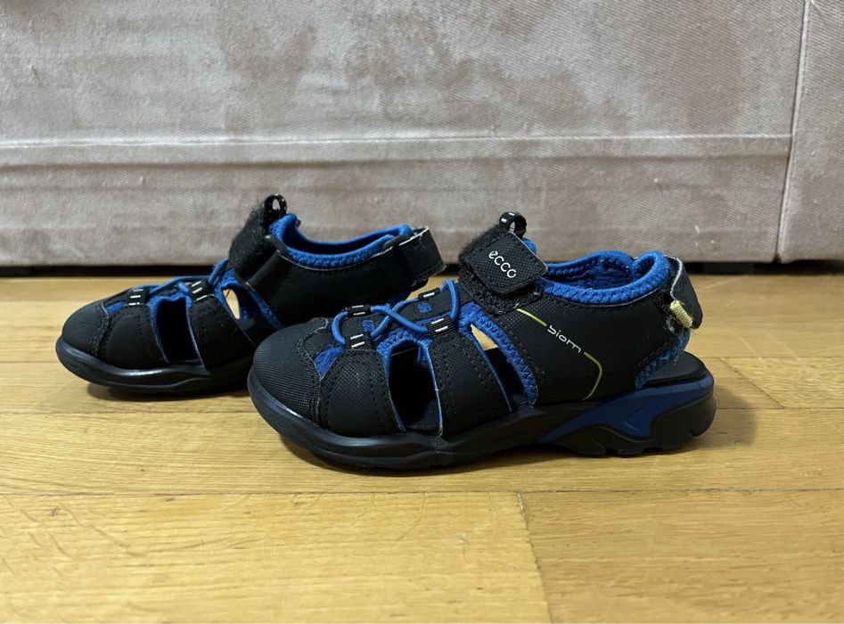 Ecco босоніжки.