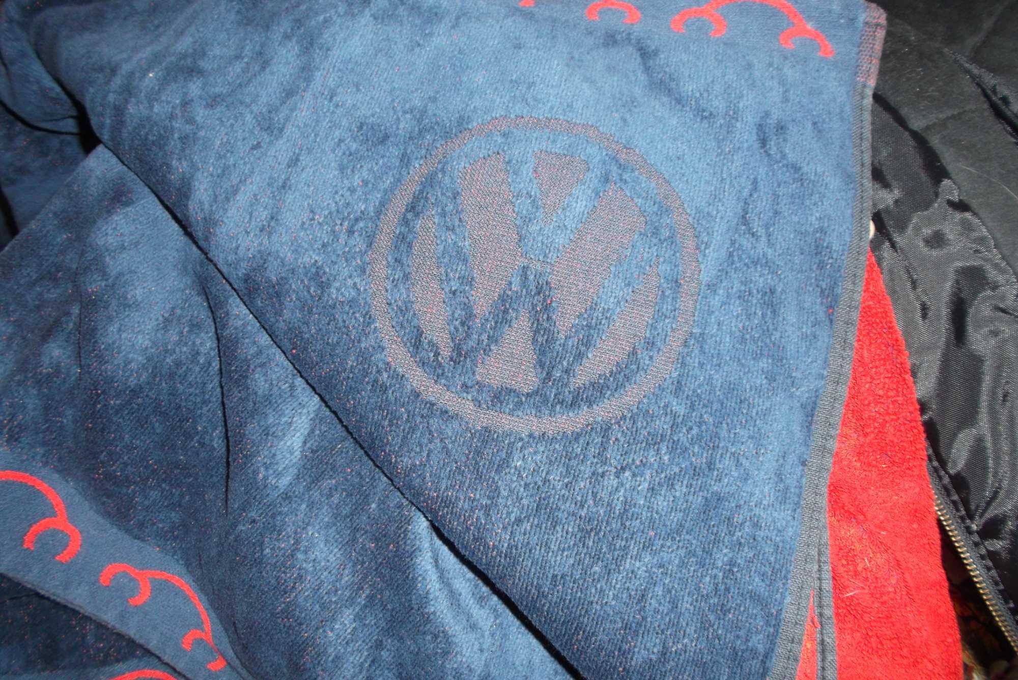 Duas fantásticas toalhas de praia logotipo VW compradas na marca