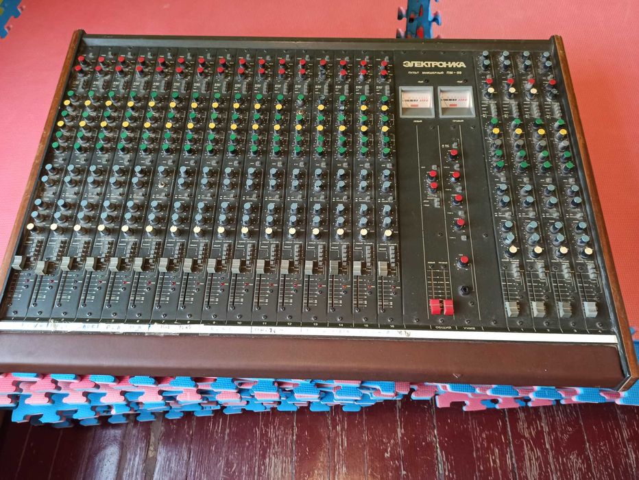 Микшерный пульт Электроника ПМ 03. Разборка.