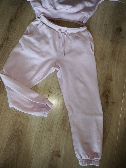Cieplutki dres dla dziewczynki r.128