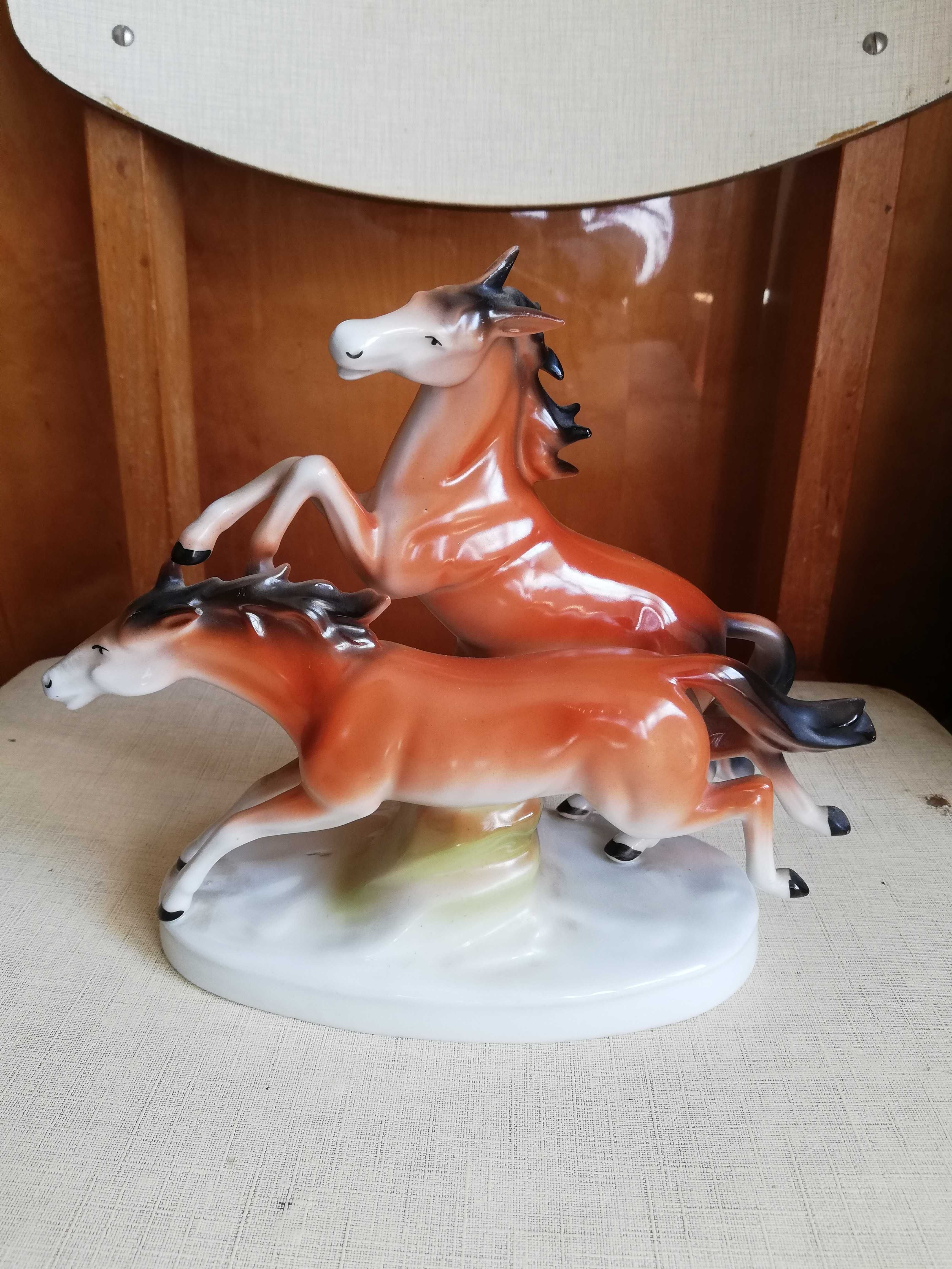 Статуэтка фарфор Галопирующие лошади Carl Scheidig ГДР