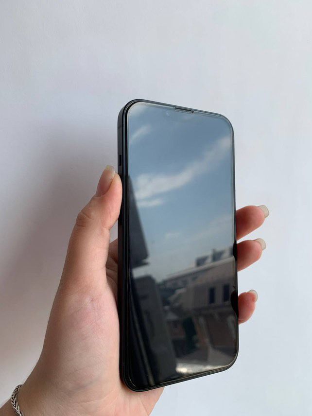Продам Iphone 13