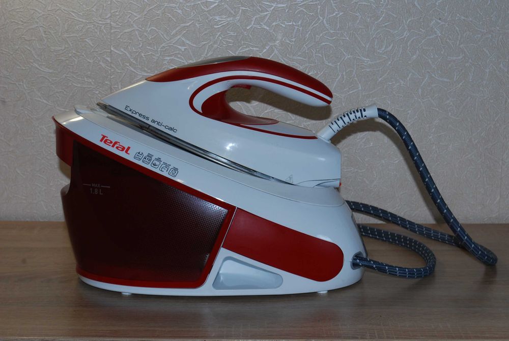 Праска з парогенератором TEFAL EXPRESS ANTI-CALC SV8030E0