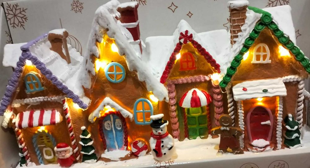 Dekoracyjny Domek LED figurka świąteczna piernikowy światło dźwięk