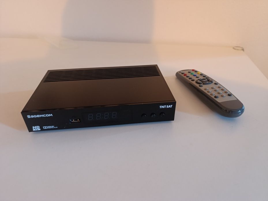 Parabólica + Recetor de satélite Sagemcom DS81 HD TNTSAT + parabólica