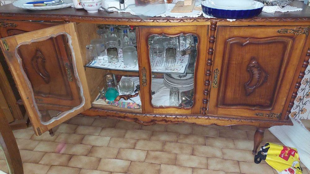 Vende-se Cristaleira / louceiro