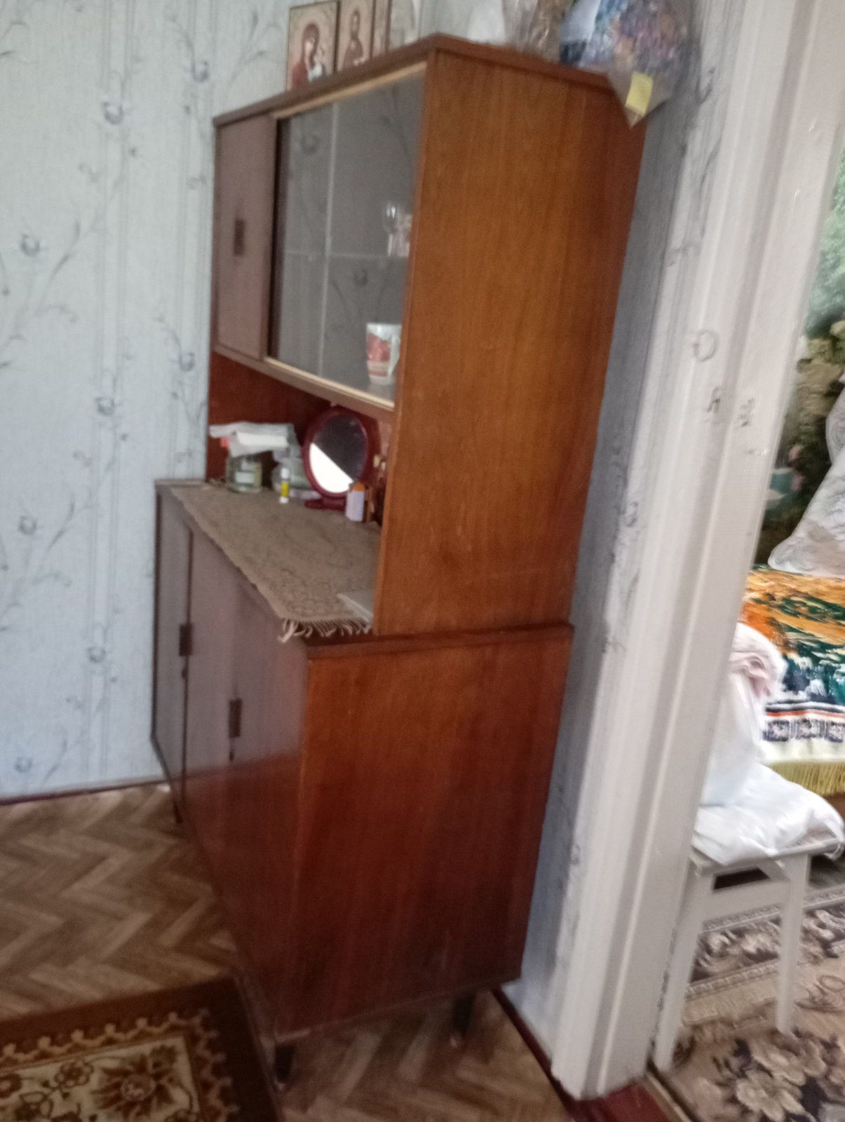 Буфет міцне дерево