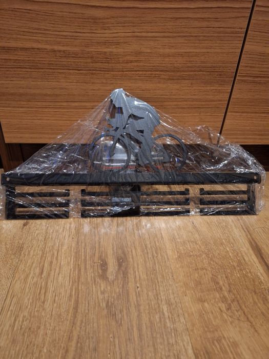 Nowy wieszak rowerowy na medale