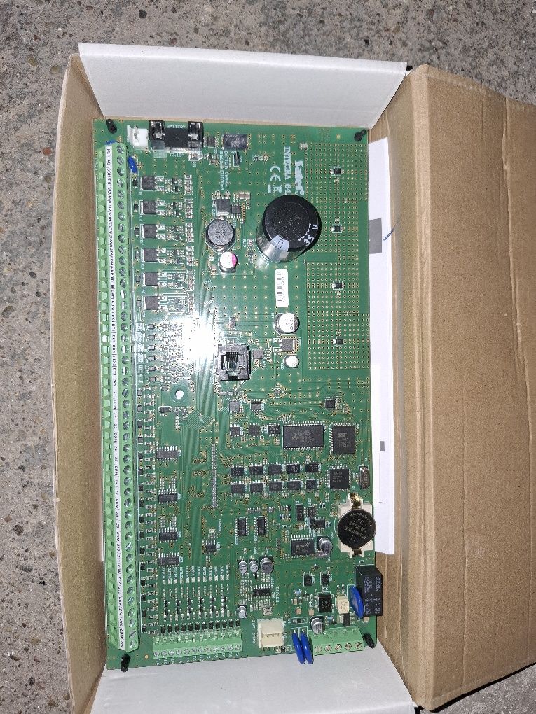 Centrala alarmowa Satel Integra 64