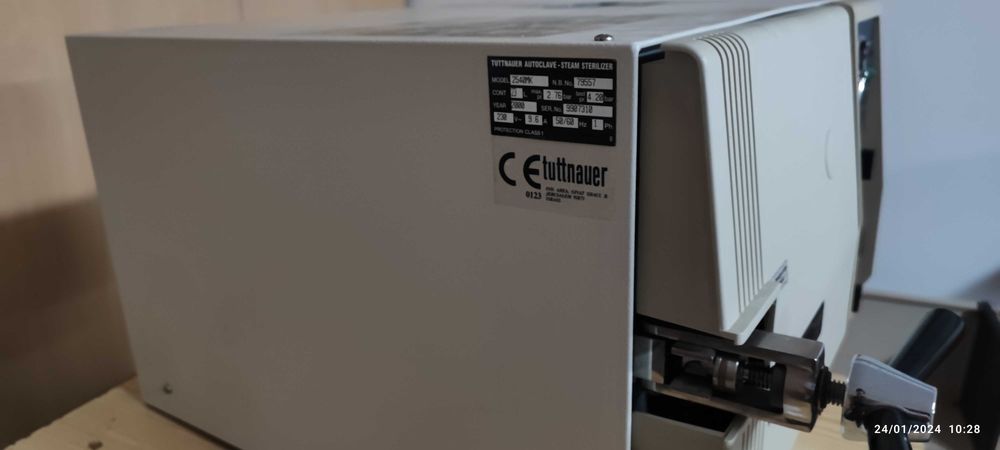 Esterilizador a Vapor Tuttnauer Autoclave 2540MK