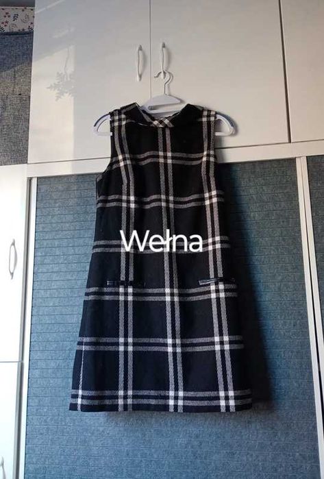 Wełniana sukienka w kratę w stylu retro