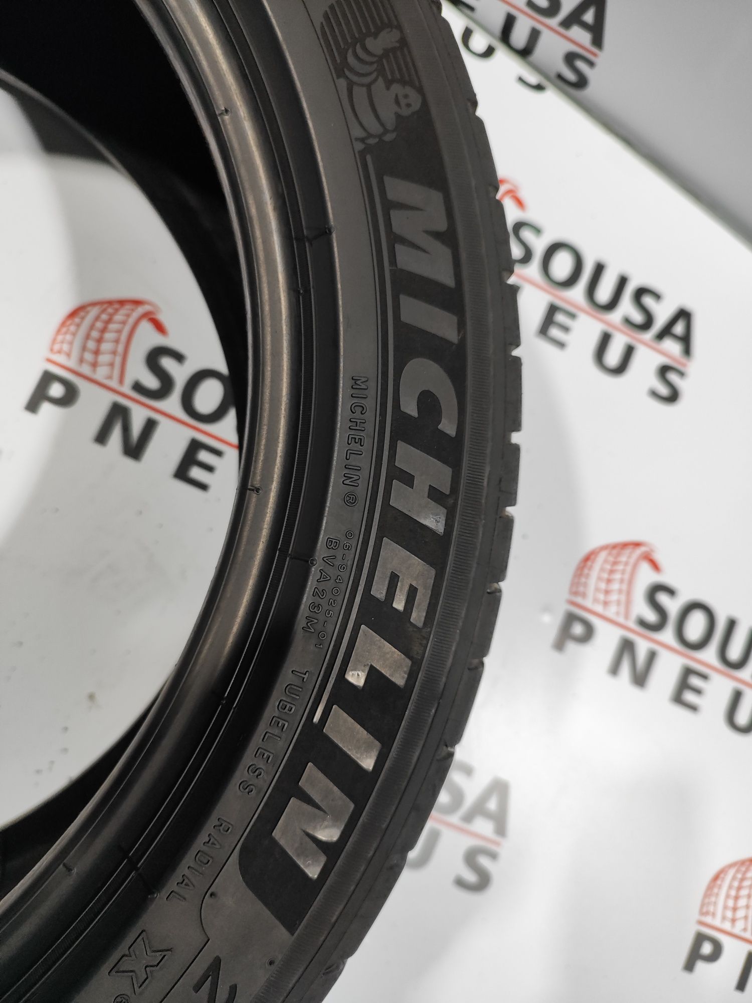 2 pneus semi novos 235-45ZR18