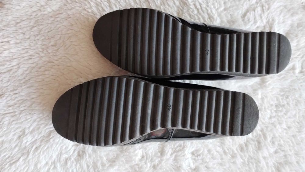Buty damskie lakierowane rozm.40