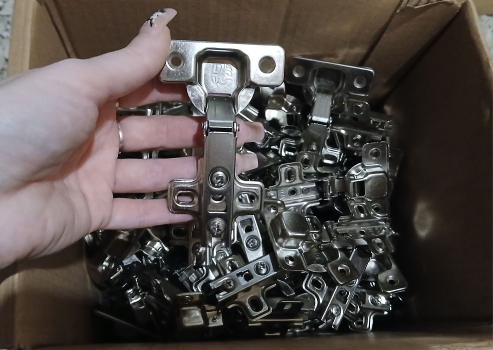 Фурнітура для меблів