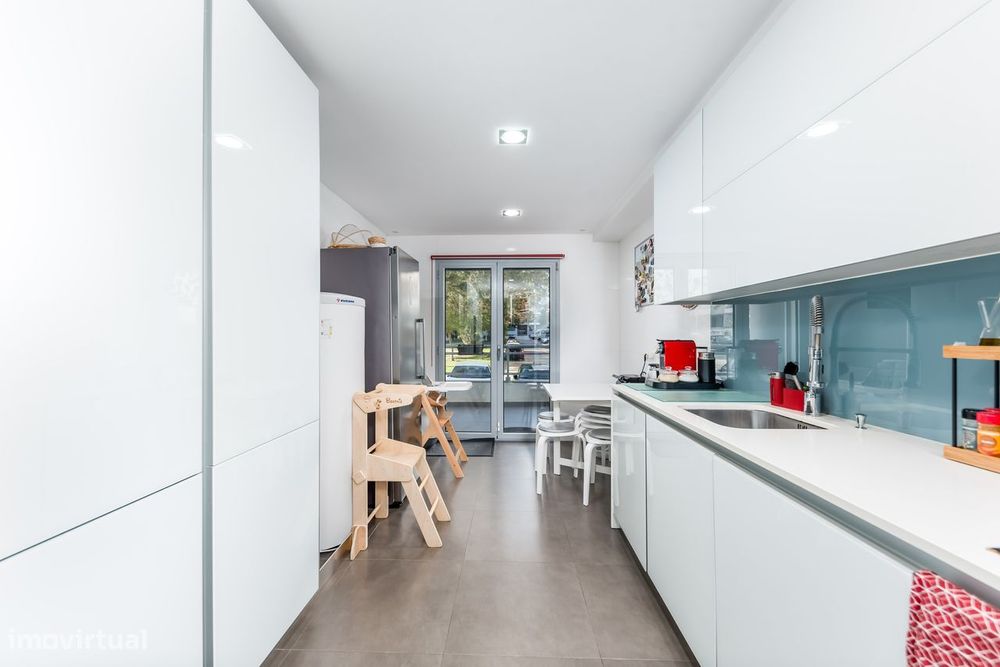 Apartamento T2 com terraço espetacular – Quinta das Marianas, Parede