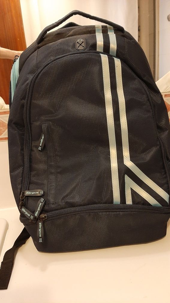 Mochila de computador  com varios compartimentos  para computador   ,