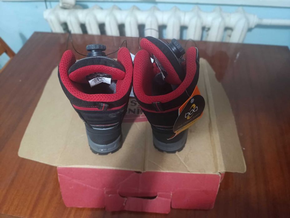 Продам дві пари термовзуття Red Wing Shoes. Розмір 39, made in Italy.